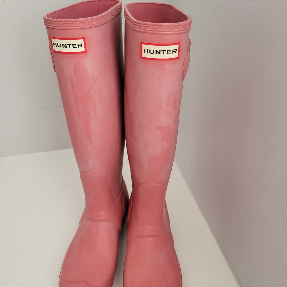 Hunter pink boots size 7 in women's